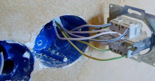 Монтаж проходного выключателя от 580 руб. в Йошкар-Оле